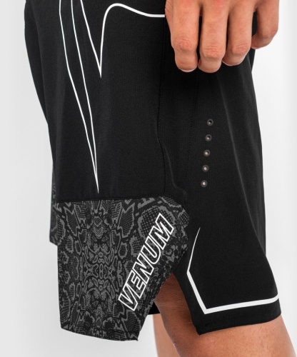Шорты Venum Fightshorts Light 4.0 Venum - Black/White ven04263-108